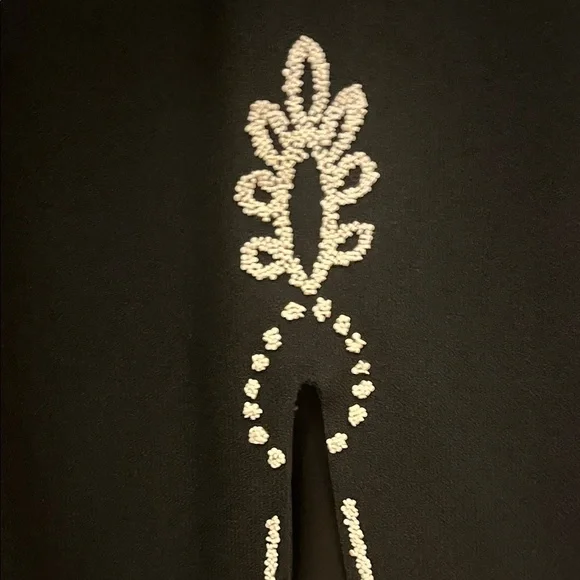 Cynthia Rowley Elegant Black Dress with White Embroidery - Picture 3 of 12